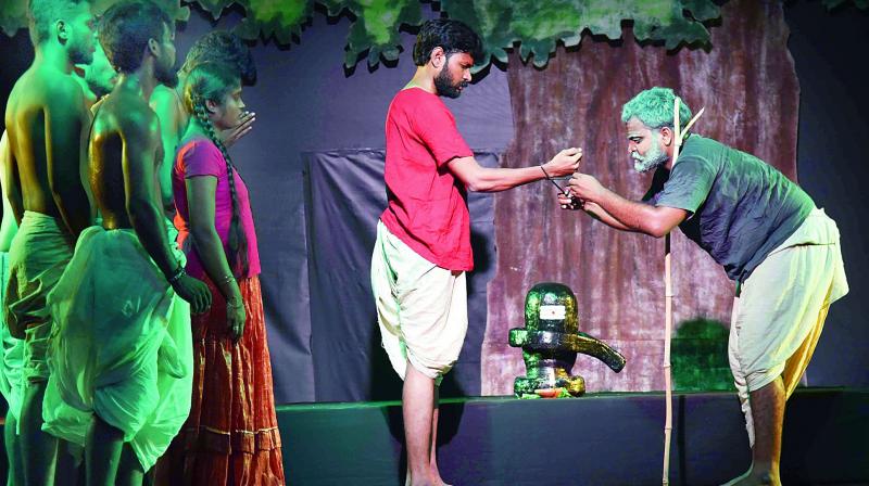 Artistes presenting a play Anaganaga at Kaladarshini auditorium on the second day of the workshop, held as part of Amaravati Theatre Festival, in Vijayawada on Saturday.