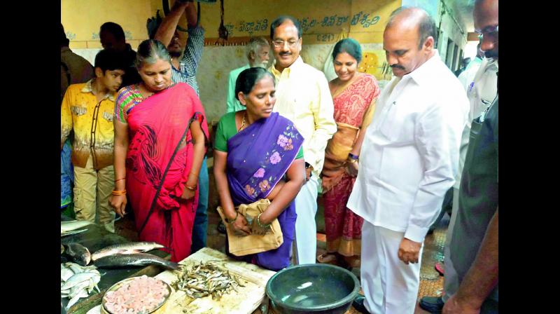 Minister for civil supplies P. Pulla Rao conducts checks at the fish market in Guntur city on Sunday. (Photo:  DC)