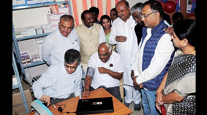 Health Minister K.R. Ramesh Kumar at the launch of Indira clinics in Bengaluru on Saturday (Photo: DC)