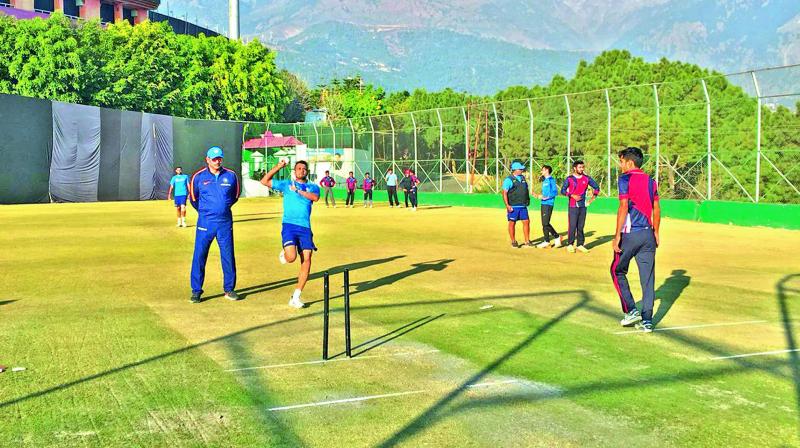 Siddarth Kaul bowls under the watchful eyes of India coach Ravi Shastri. (Photo: BCCI)