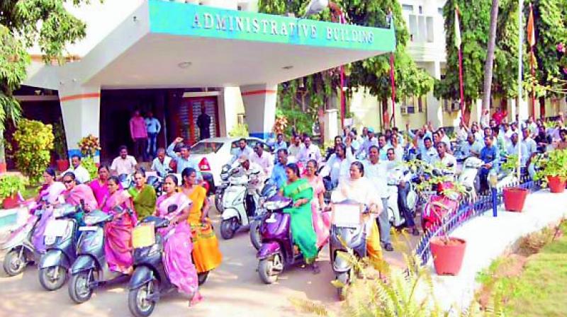 KU non-teaching staff taking out a protest bike rally demanding solution to their problems on Thursday in Warangal. (Photo: DC)