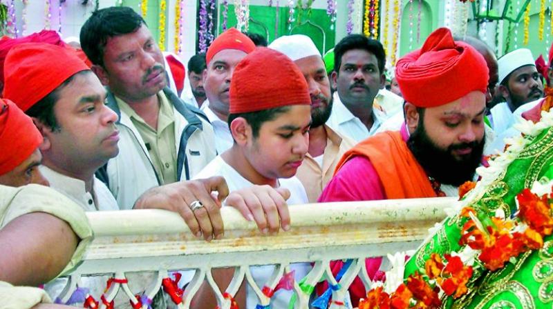 Renowned music composer A.R. Rahman offers fatiha at Kasumuru dargah in Nellore on Friday. (Photo: DC)