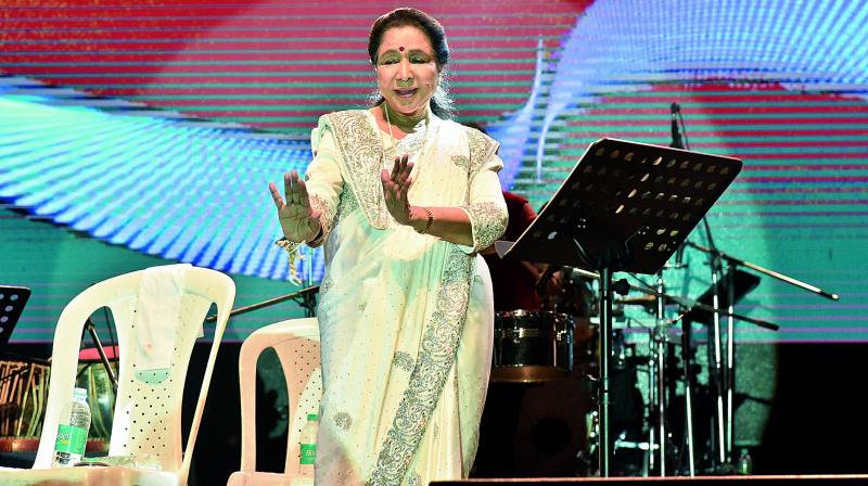 The legendary singer, Asha Bhosle, even did the famous Ek Pal Ka Jeena step in a euphoric moment