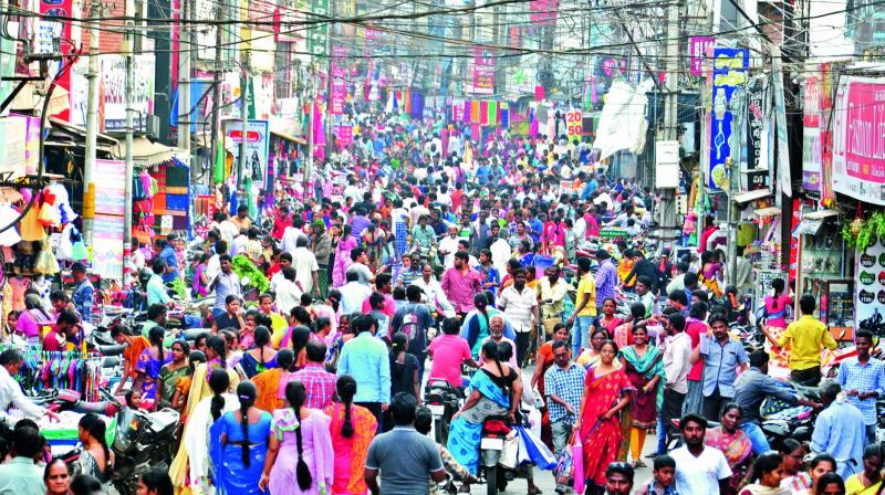 People throng stores along the main road for shopping ahead of the Christmas and New Year festivities in Rajahmundry on Monday. (Photo: DC)