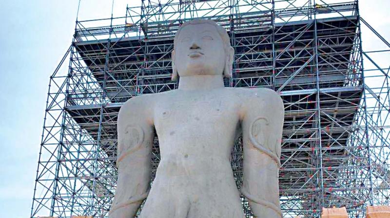 Scaffolding readied for Mahamasthakabhishekha of Bahubali at Shravanabelagola in Hassan in February. (Photo:DC)