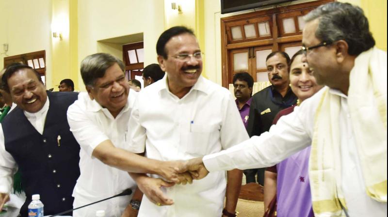 CM Siddaramaiah,  Chief Secretary Rathna Prabha and BJP leaders D.V. Sadananda Gowda, Jagadish Shettar and K.S. Eshwarappa at the all-party meeting on Mahadayi issue in Bengaluru on Saturday.  (Photo:KPN)