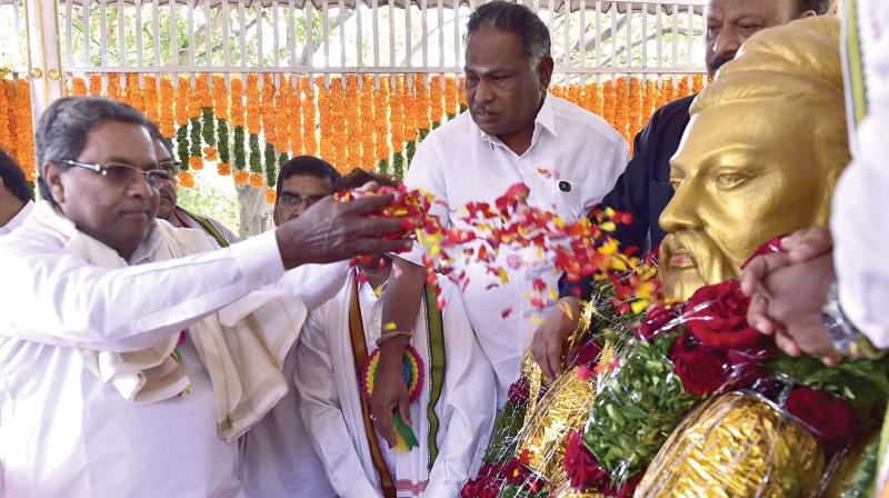 Chief Minister Siddaramaiah offers floral tribute to Tamil poet Tiruvalluvars statue in Bengaluru on Sunday