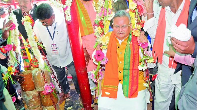 Chhattisgarh Chief Minister Raman Singh being weighed in jaggery.