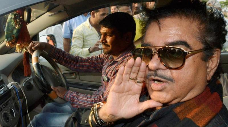 Shatrughan Sinha reached Narsinghpur in Madhya Pradesh on Sunday, where Yashwant Sinha has launched a sit-in for farmers whose lands would be acquired for a thermal power plant. (Photo: PTI)