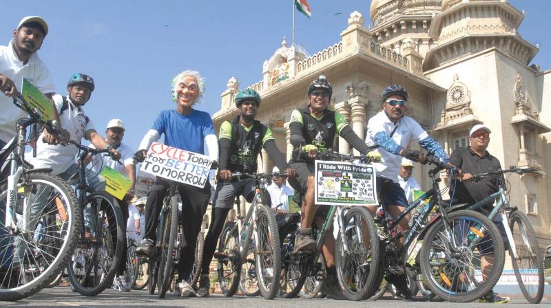 Transport Minister H.M. Revanna flagged off a Cycle Rally and Electric Vehicle Rally to promote Less Traffic Day at Vidhana Soudha in Bengaluru on Sunday. It will be observed on the second Sunday of every month. (Photo:KPN)