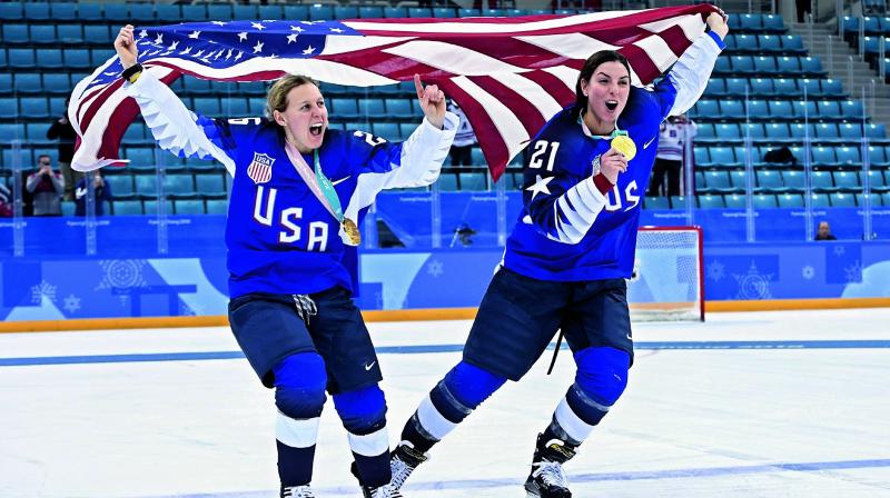 Kendall Coyne (left) and Hilary Knight of the US ice hockey team celebrate after the medal ceremony at the Pyeongchang Winter Olympic Games at the Gangneung Hockey Centre in Gangneung, South Korea, on Thursday. (Photo:AFP)