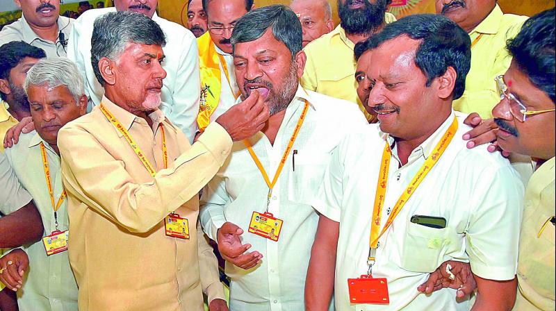 Andhra Pradesh Chief Minister and and TD national president N. Chandrababu Naidu offers cake to Telangana TD leaders after a party meeting in Hyderabad. Naidu cut a cake to celebrate his 40th year in politics. (Photo:DC)
