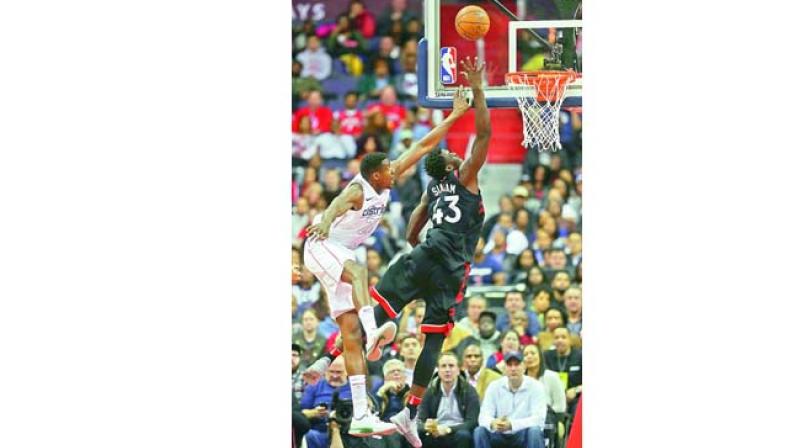 Toronto Raptors forward Pascal Siakam (right) drives past Washington Wizards  Ian Mahinmi during the second half of their NBA basketball game on Friday in Washington. Toronto won 102-95. 	(Photo:AP)