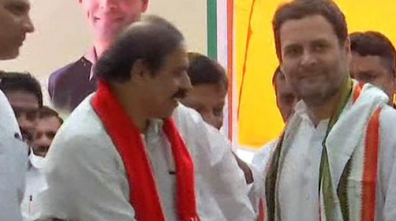 Congress chief Rahul Gandhi met TDP workers, who are protesting at Parliament Street over special category status for Andhra Pradesh. (Photo: ANI),