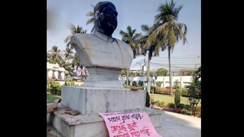 The prominent right-wing ideologue Syama Prasad Mookerjee s statue came under attack at Kalighat area of south Kolkata. (Photo: ANI | Twitter)