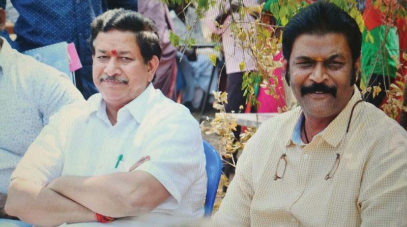 HR Gaviyappa and BS Anand Singh  seen together at a marriage function