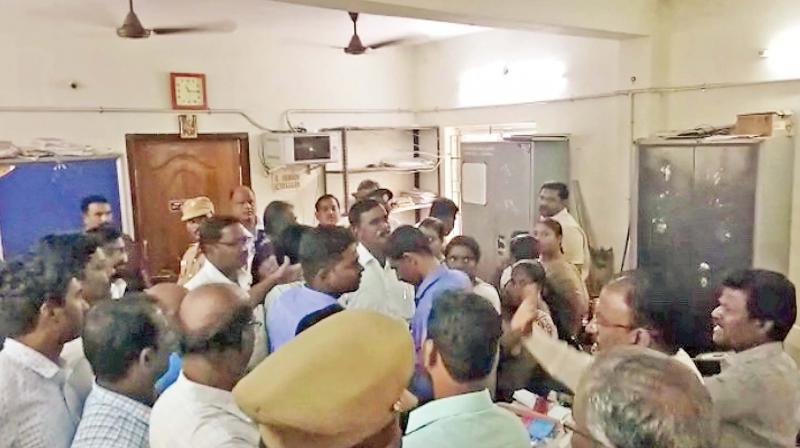 Work at Pallavaram tahsildar office stopped amid the squabble between the two tahsildars. (Photo:DC)