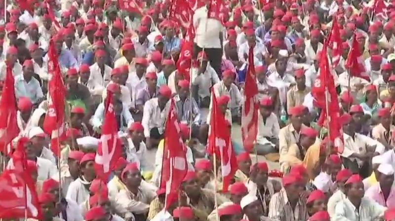 The march, led by All India Kisan Sabha (AIKS) -- a peasants front of the Communist Party of India (Marxist), was launched from Nashik on Tuesday. (Photo: ANI)