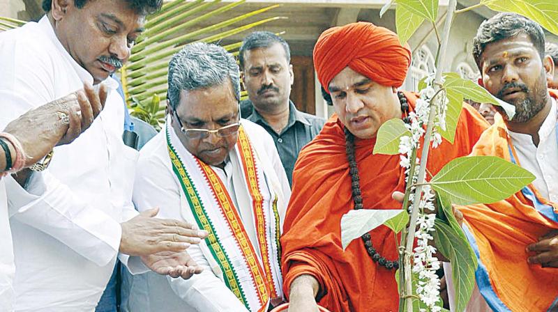 Chief Minister Siddaramaiah laid the foundation for Basaveshwara International Centre at Koodala Sangama in Bagalkot Dist on Monday.  (Photo:KPN)