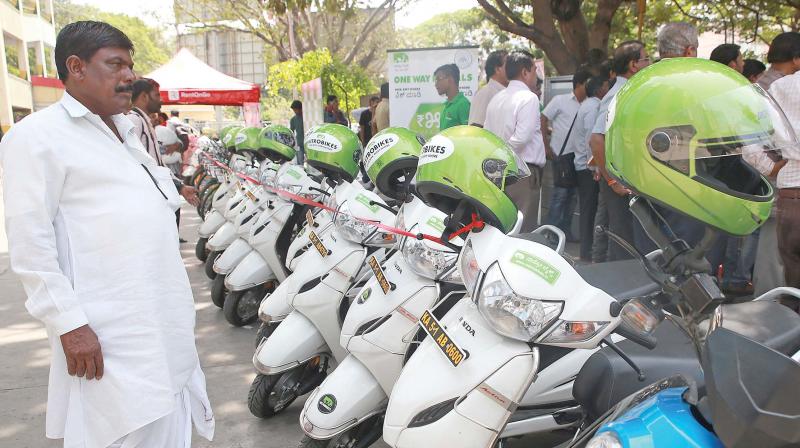 Transport Minister H.M. Revanna inaugurates the bike and bicycle rental service for BMTC commuters, at Shanti Nagar Bus Stand, in Bengaluru on Wednesday.  (Photo:DC)