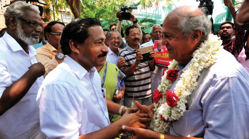 CPM district secretary P. Mohanan welcomes Ashok Dhawale in Kozhikode on Wednesday.  (Photo:DC)