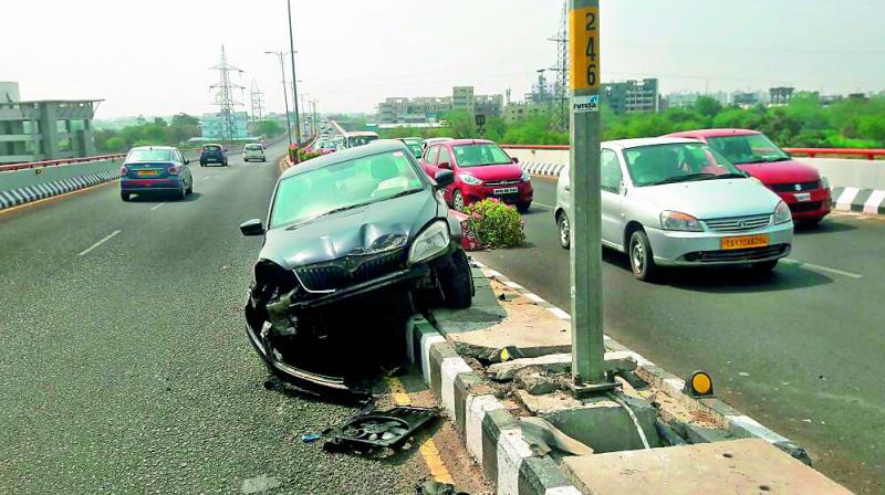 The car rests on the median after ramming it on PVNR Expressway on Sunday.   (Photo:DC)