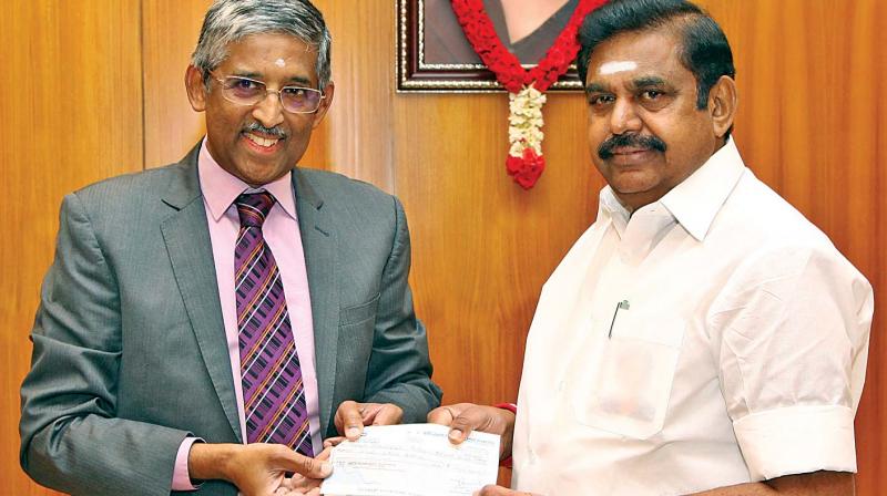 President, Madras Diabetes Research Foundation V. Mohan calls on CM Edappadi K. Palaniswami and shows the Harold Rifkin Award of American Diabetes Association received by him for the year 2018 and hands over contribution to CMs Public Fund.  (Photo:DC)