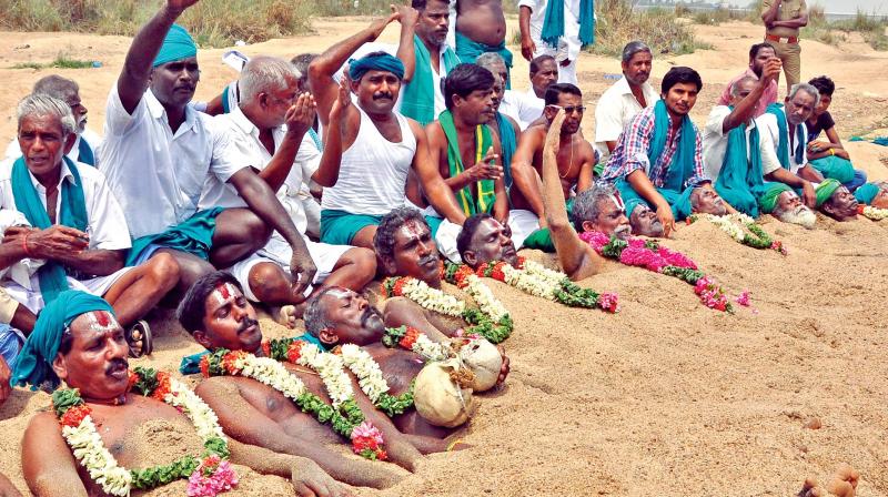 Farmers bury themselves neck-deep in the sands of Cauvery river at Odathurai bathing ghat on Friday  demanding immediate constitution of Cauvery Management Board (CMB).  (Photo:DC)