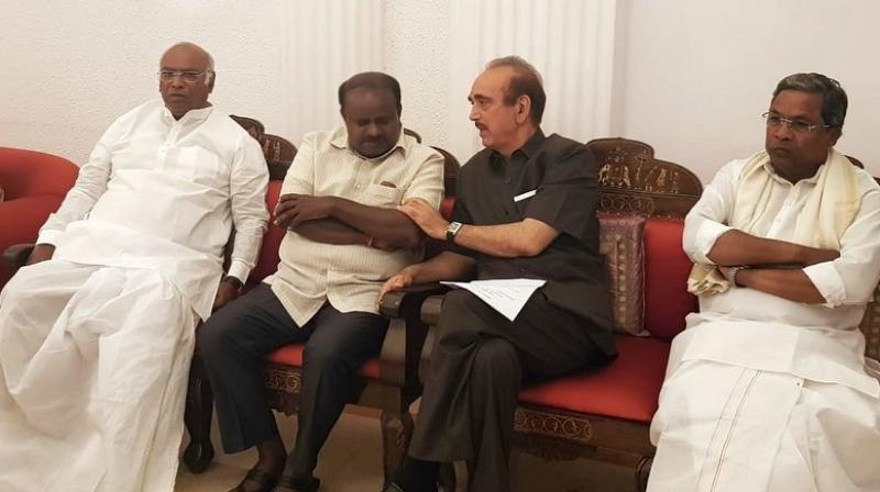 HD Kumaraswamy, Siddaramaiah, Ghulam Nabi Azad and Mallikarjun Kharge waits at Raj Bhawan in Bengaluru. (Photo: ANI/Twitter)