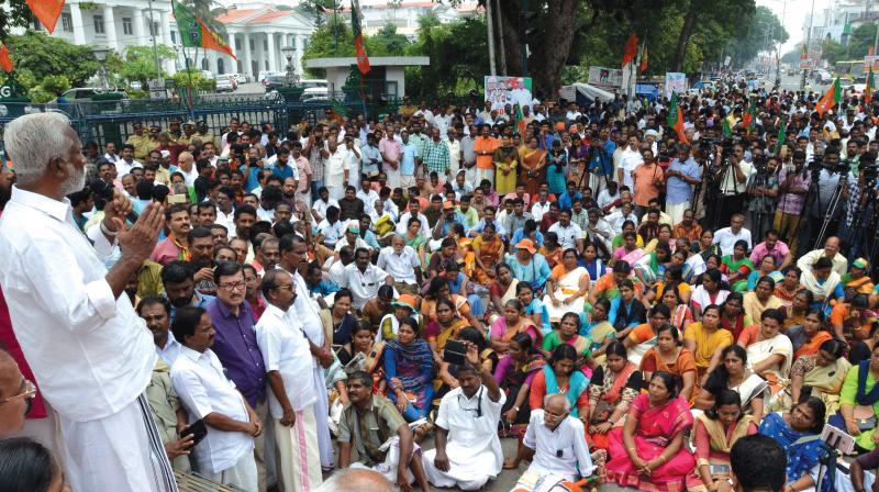 BJP state president Kummanam Rajasekharan inaugurates the secretariat siege demanding the resignation of minister Thomas Chandy and ouster of the solar case accused from the legislative assembly and parliament, in Thiruvananthapuram on Monday.	(Photo: DC)