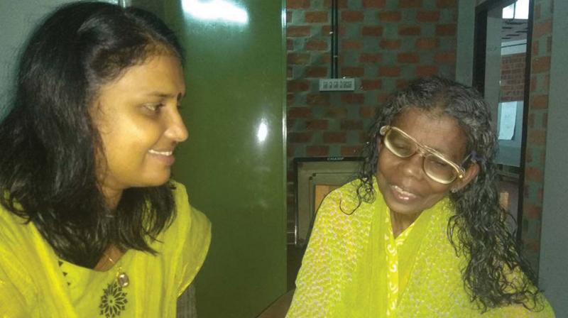 Valsala Ammal (right) with M. R. Vidya, who found her from the railway station.