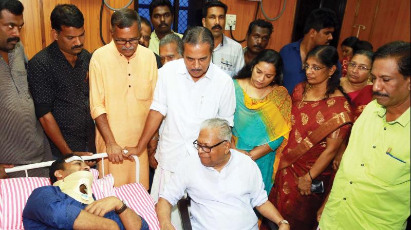Senior CPM leader V.S. Achuthanandan visits V. K. Prasanth who was admitted at the medical college hospital after he was allegedly manhandled the BJP councillors the other day. (Photo: DC)