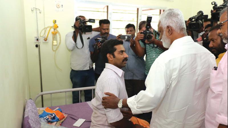 BJP state president Kummanam Rajasekharan visits councillor V. G. Girikumar at the hospital on Monday. (Photo: DC)