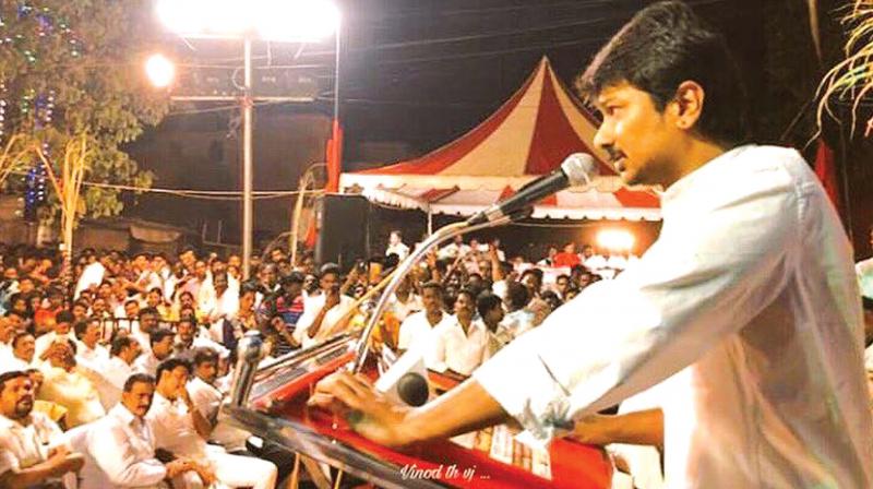 Actor Udayanidhi Stalin addressing a meeting in Saidapet on Wednesday attended by DMK leaders like former mayor and Saidapet MLA Ma Subramanian. (Photo: DC)