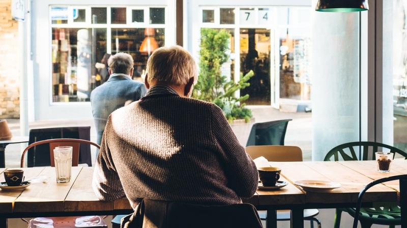 Abigail found the elderly man sitting alone at a cafe in London (Photo: Pixabay)