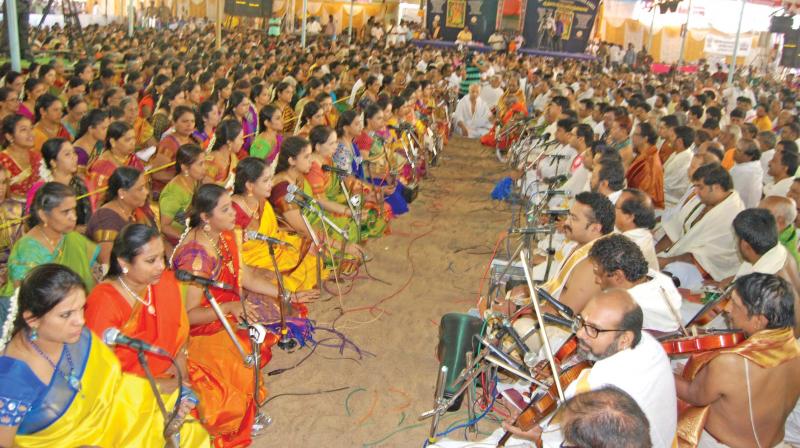 Musicians render the Pancharathna kritis at the Aradhana of saint-composer Sri Thyagaraja at Thiruvaiyaru near Thanjavur on Saturday. (Photo: DC)