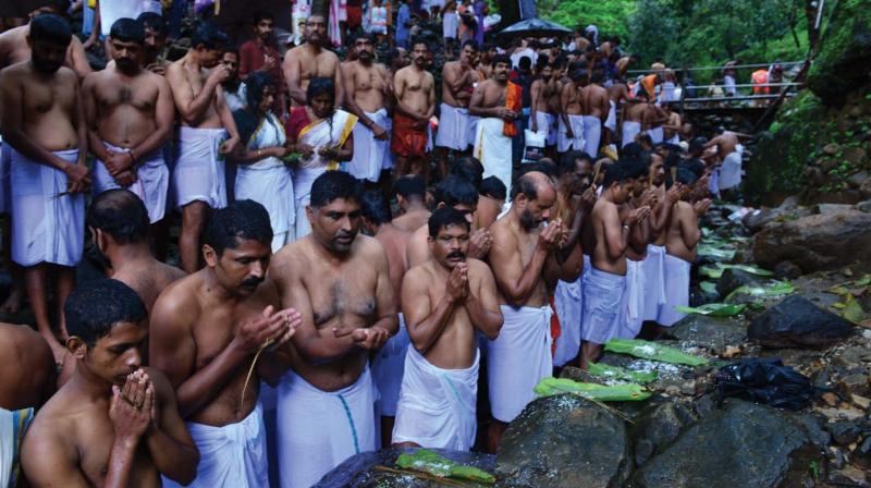 Devotees perform rituals on Karkkidakavavu day on the banks of River Papanashini near Mahavishnu Temple, Tirunelli, Wayanad on Sunday (Photo: DC)