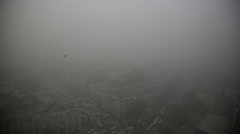 A thick layer of smog covers Connaught Place, New Delhi. (Photo: AP)