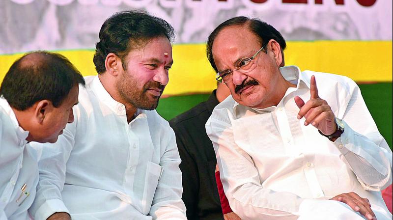 Union minister M. Venkaiah Naidu interacts with BJP leaders G. Kishan Reddy and Chintala Ramchandra Reddy at a talk on A bold and revolutionary step to curb corruption and black money at Filmnagar Club in Hyderabad on Saturday. (Photo: DC)