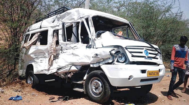 16 people died on the spot after a serial collision between a van and two autos in Chitradurga