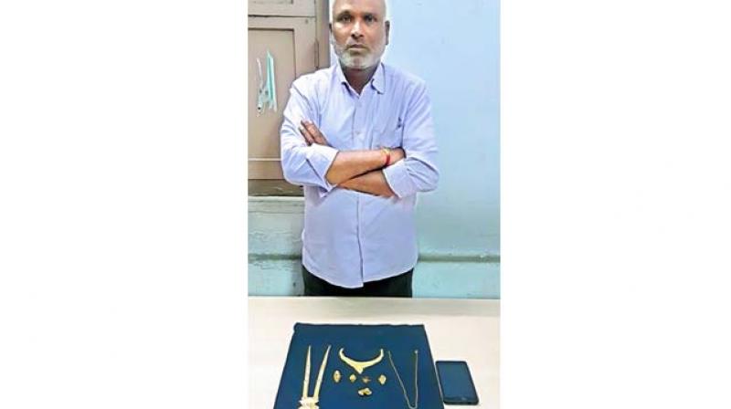 On Sunday, when he came to Mythrivanam in Ameerpet to sell the gold, the West Zone Task Force team apprehended him and seized the stolen gold ornaments and cellphone.