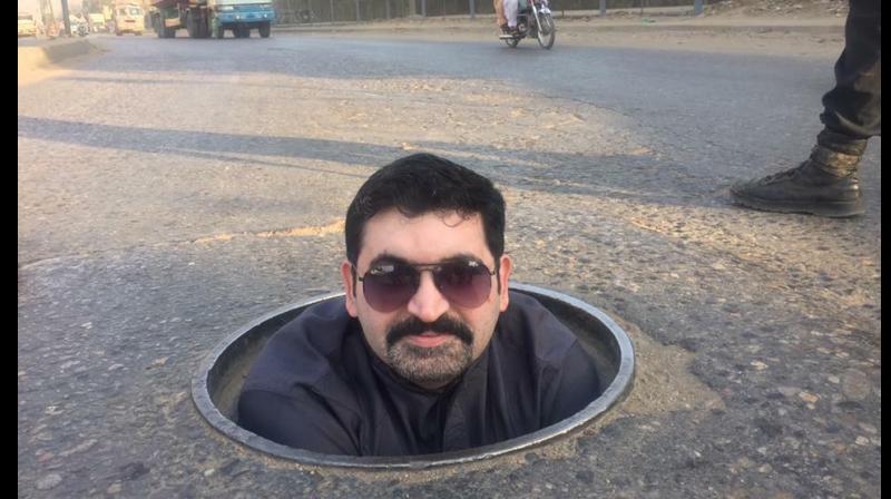 Photos of Ayaz Memon Motiwala, an independent candidate from Karachi, sitting in garbage dumps and lying down in sewage water to ask for votes has grabbed many eyeballs. (Photo: Facebook Screengrab/ Ayaz Memon Motiwala)