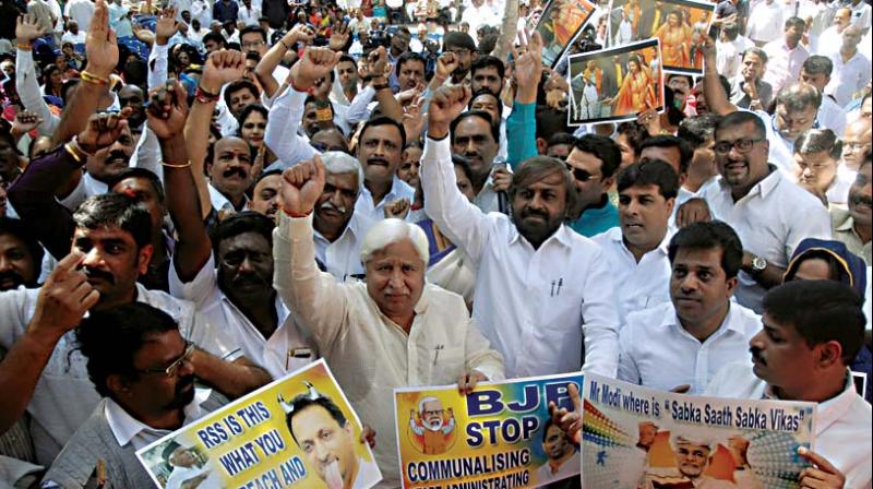 Congress workers protest in Bengaluru on Monday against Hindu Mahasabhas action of enacting Mahatma Gandhijis assassination in Uttar Pradesh a few days ago.  (Photo: KPN)