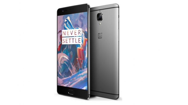 Android Oreo-based OxygenOS 5.0.3 has been rolled out to all the OnePlus 3 and 3T users globally.