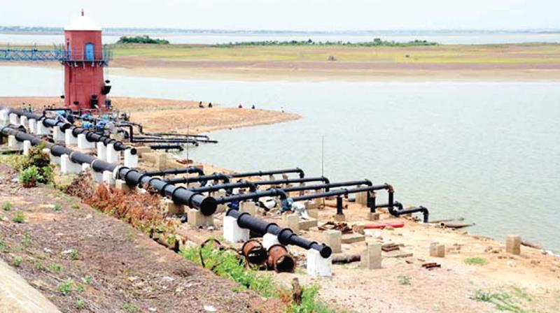 Water in Red Hills lake going down to zero level fast. (Photo: DC)