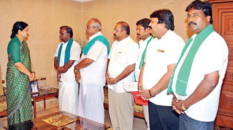 P.R. Pandian, leader of Tamil Nadu Farmers Associations Coordination Committee meets with AIADMK general secretary V.K. Sasikala at Poes garden on Monday.