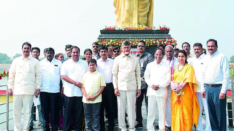 Chief Minister N. Chandrababu Naidu, AP Legislative Assembly Speaker K. Siva Prasad Rao and his family members pose for a photograph in front of 36ft NTR statue in Taraka Ram Sagar during its inaugural ceremony at Sattenapalli town of Guntur district on Friday. (Photo: DC)