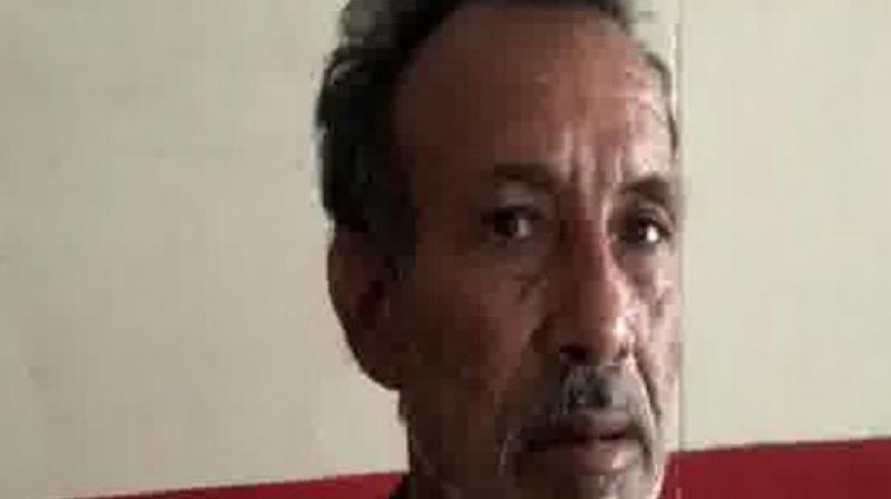 Victim Om Prakash on Thursday claimed that the pradhan of his village, Rajesh, has paid money to patwari Devendra Agarwal to have him declared dead on paper about a month ago. (Photo: ANI)