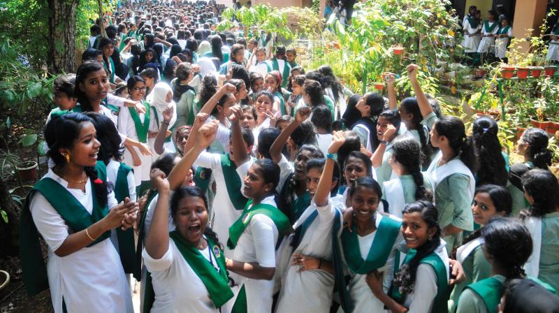 Students organise an agitation at Government Girls Higher Secondary School, Thiruvananthapuram on Friday against shortage of water. (Photo:A.V. MUZAFAR)