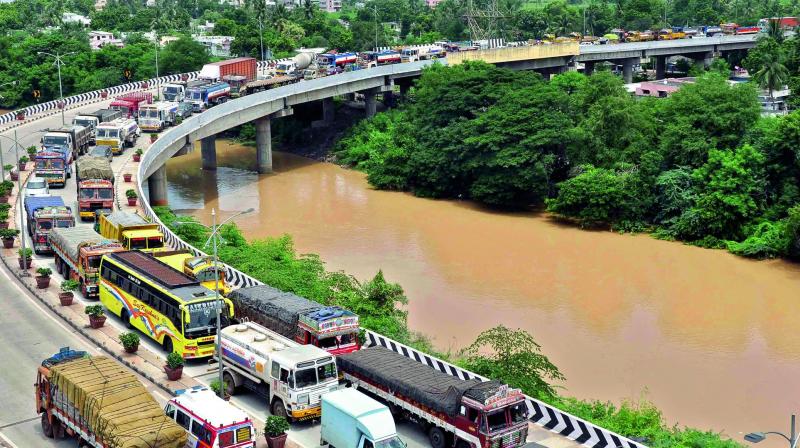 Traffic was halted on Ramavarappadu flyover and Ramavarappadu ring due to Jana Sena chief Pawan Kalyans rally in Vijayawada on Monday. (Photo: DC)